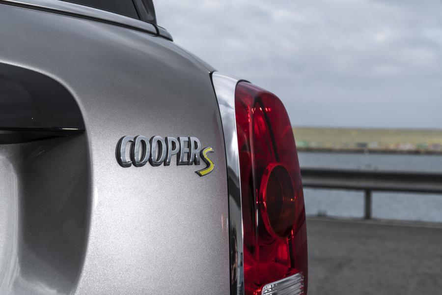 Логотип Mini Cooper S E Countryman ALL4 (F60) 2017 года  (WW) (фото 110 из 173)